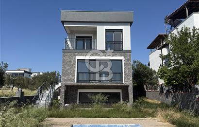 Deniz Manzaralı Plaja 2 Dakika Mesafede Satılık Lüks Villa