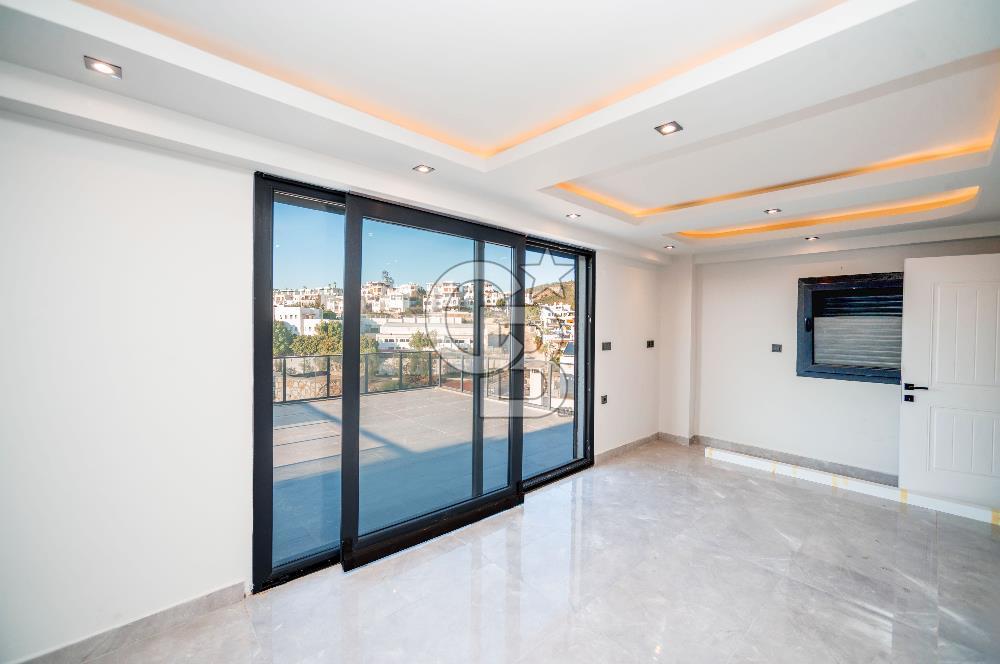 Bodrum Kumbahçe'de Satılık Deniz Manzaralı Müstakil 4+1 Villa