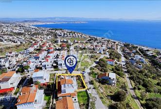 Deniz ve doğa manzaralı geniş bahçeli villa 