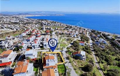 Deniz ve doğa manzaralı geniş bahçeli villa 