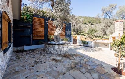 Bodrum Kızılağaç'ta geniş bahçeli havuzlu 3+1 villa ve 2+1 daire