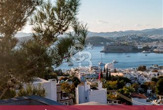 Bodrum Kumbahçe'de Satılık Deniz Manzaralı Müstakil 4+1 Villa