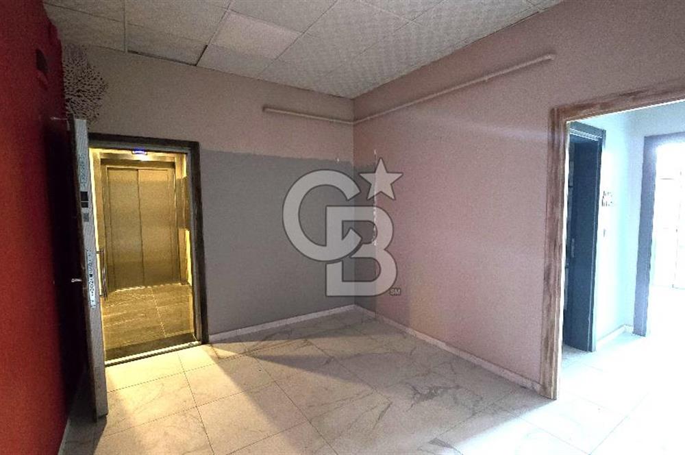COLDWELL BANKER'den Selçuker Centerda Geniş Ofis Kiralık