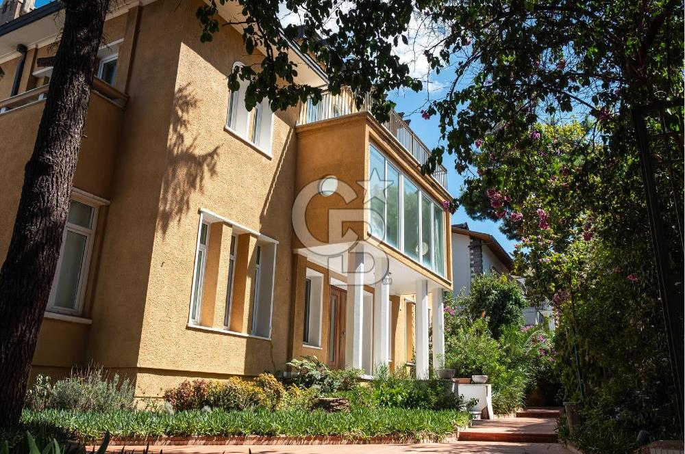 BÜYÜKADA'DA SATILIK 800 M2 NET ALANA SAHİP 8+2 KÖŞK