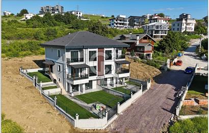 YALOVA KADIKÖY'DE DENİZ VE DOĞA MANZARALI 5+2 BAHÇELİ LÜKS VİLLA