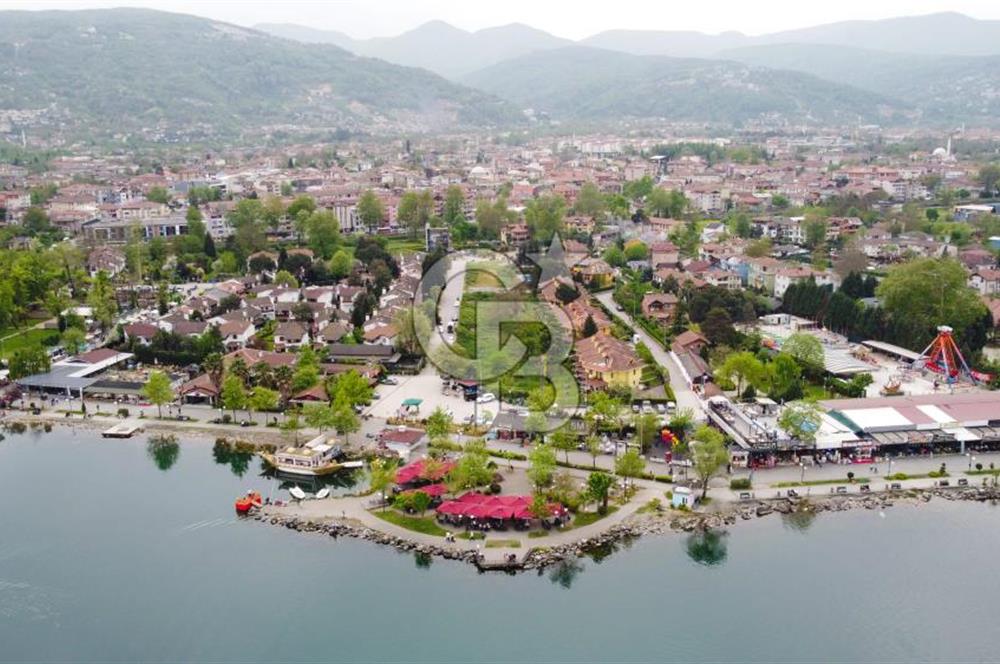 SAPANCA GÖLE SIFIR SATILIK 2.736 M2 ARSA