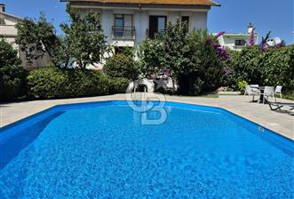 BÜYÜKADA'DA SATILIK HAVUZLU 2+1 YALI DAİRESİ