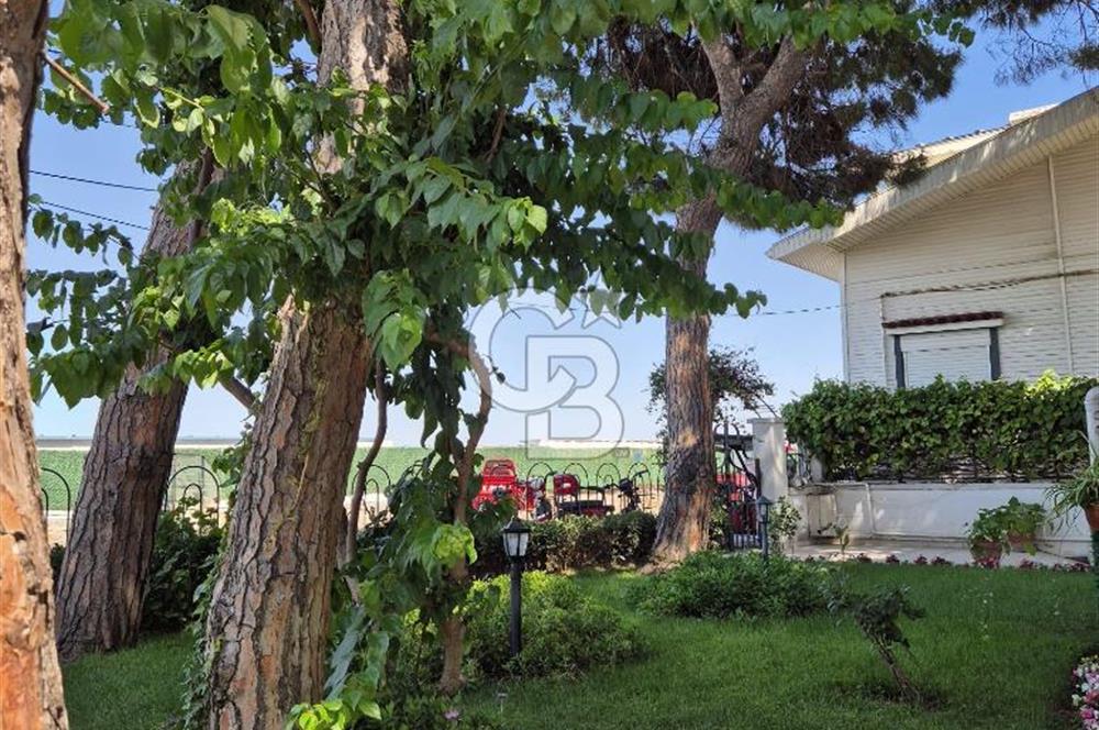 BÜYÜKADA'DA SATILIK HAVUZLU 2+1 YALI DAİRESİ