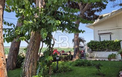 BÜYÜKADA'DA SATILIK HAVUZLU 2+1 YALI DAİRESİ