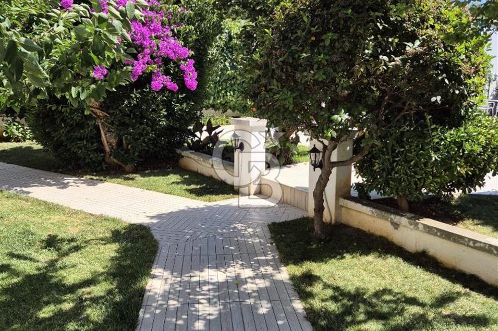 BÜYÜKADA'DA SATILIK HAVUZLU 2+1 YALI DAİRESİ