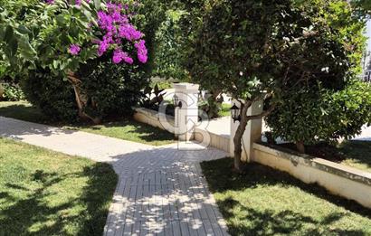 BÜYÜKADA'DA SATILIK HAVUZLU 2+1 YALI DAİRESİ