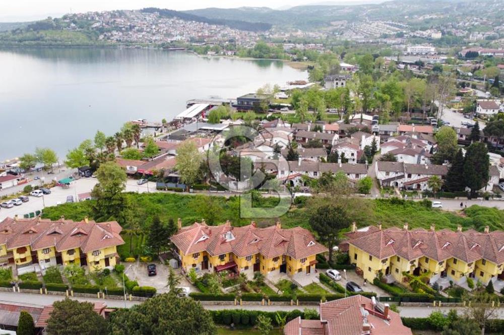 SAPANCA GÖLE SIFIR SATILIK 2.736 M2 ARSA