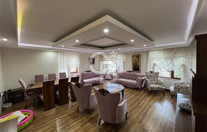 KONUTKENT TE GENİŞ 3 KATLI BAHÇELİ 6+2 KİRALIK VİLLA