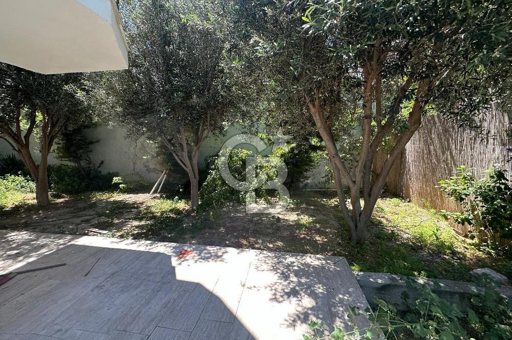 ÇEŞME ÇİFTLİK'TE 210 M2 ARSA İÇİNDE SATILIK 4+1 TRİPLEX