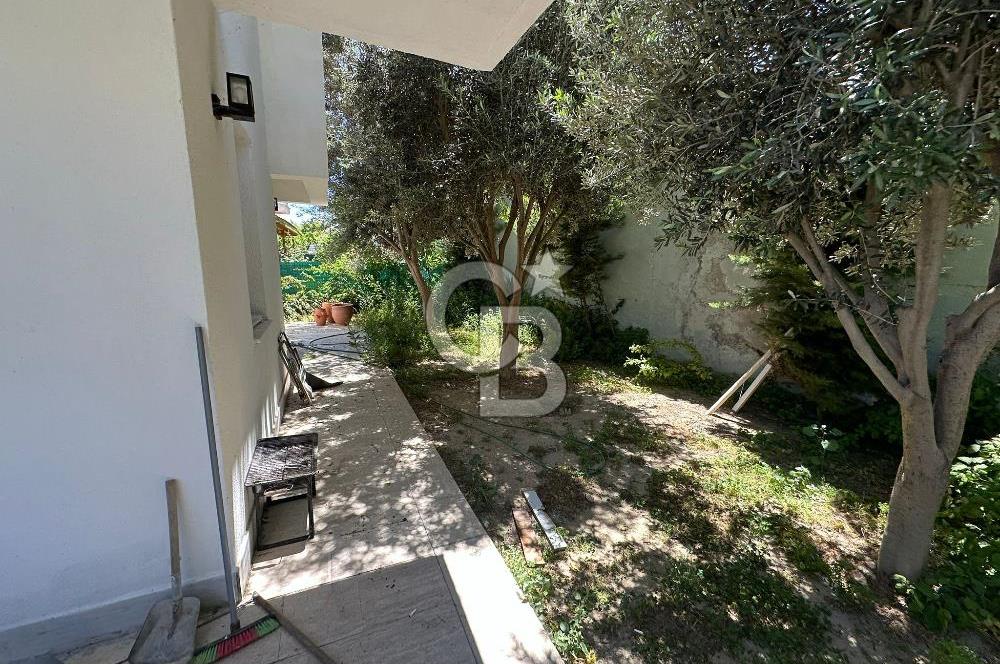 ÇEŞME ÇİFTLİK'TE 210 M2 ARSA İÇİNDE SATILIK 4+1 TRİPLEX