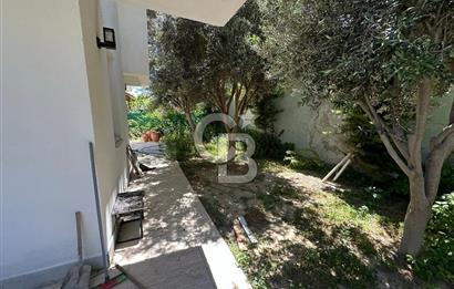 ÇEŞME ÇİFTLİK'TE 210 M2 ARSA İÇİNDE SATILIK 4+1 TRİPLEX