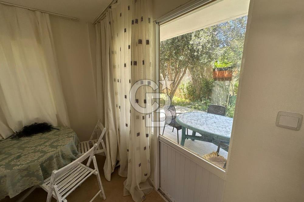 ÇEŞME ÇİFTLİK'TE 210 M2 ARSA İÇİNDE SATILIK 4+1 TRİPLEX