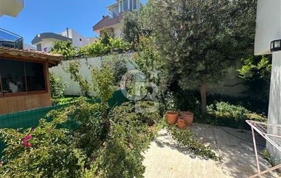 ÇEŞME ÇİFTLİK'TE 210 M2 ARSA İÇİNDE SATILIK 4+1 TRİPLEX