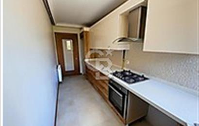  ÜSKÜDAR ACIBADEM MAHALLESİ'NDE CADDE ÜZERİ 2+1 KİRALIK DAİRE 