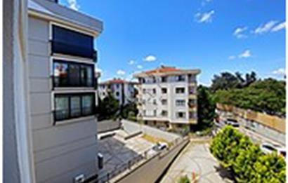  ÜSKÜDAR ACIBADEM MAHALLESİ'NDE CADDE ÜZERİ 2+1 KİRALIK DAİRE 