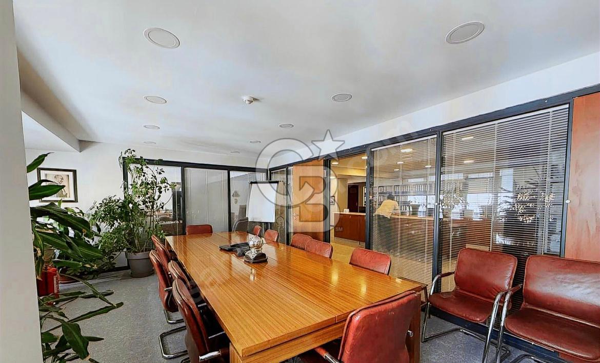 HÜSEYİN HIDIR'DAN ALSANCAK'TA SATILIK TAM KAT OFİS