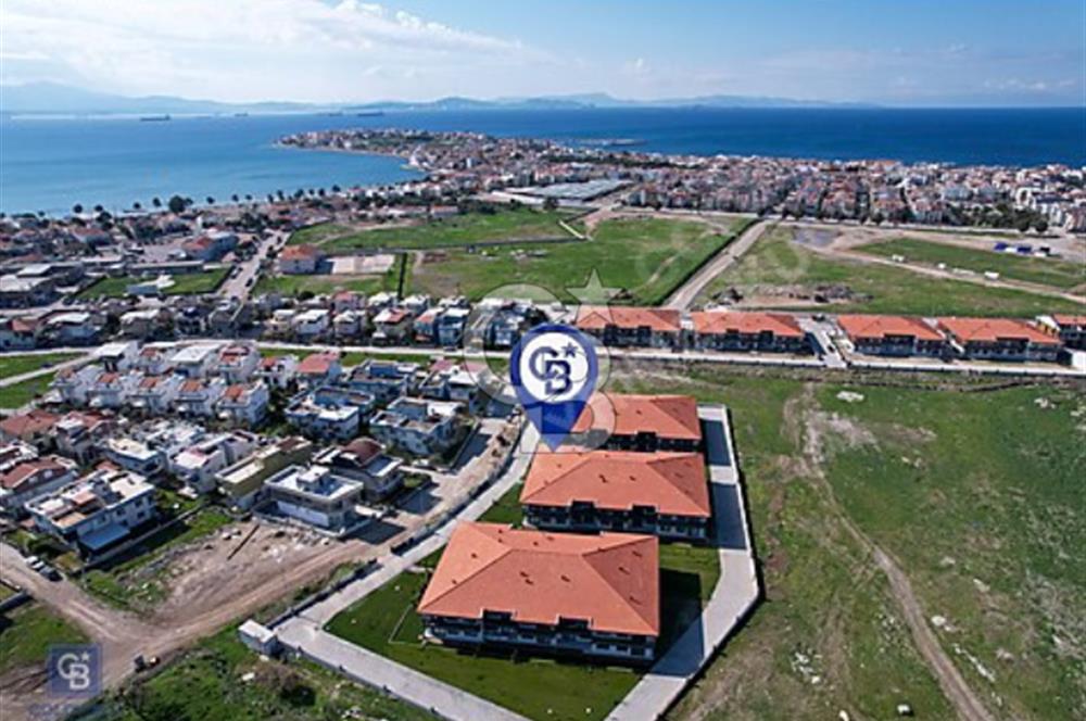 ÇANDARLI MERKEZDE SİTE İÇERİSİNDE SIFIR GENİŞ 2+1