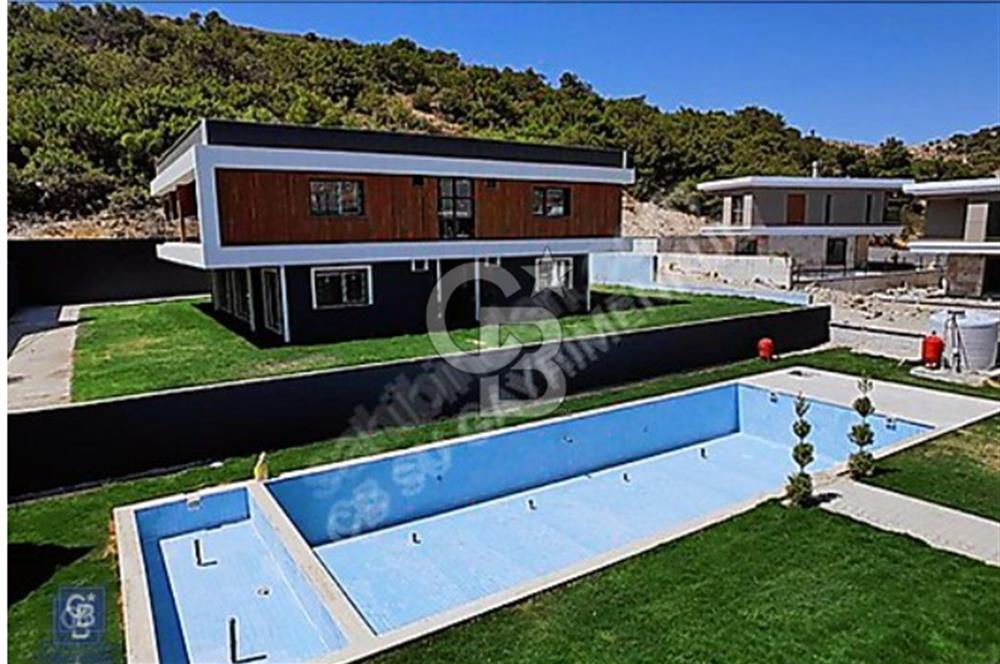 HAVUZLU SİTEDE DENİZE VE MERKEZE 600 MT 1+1 DAİRELER