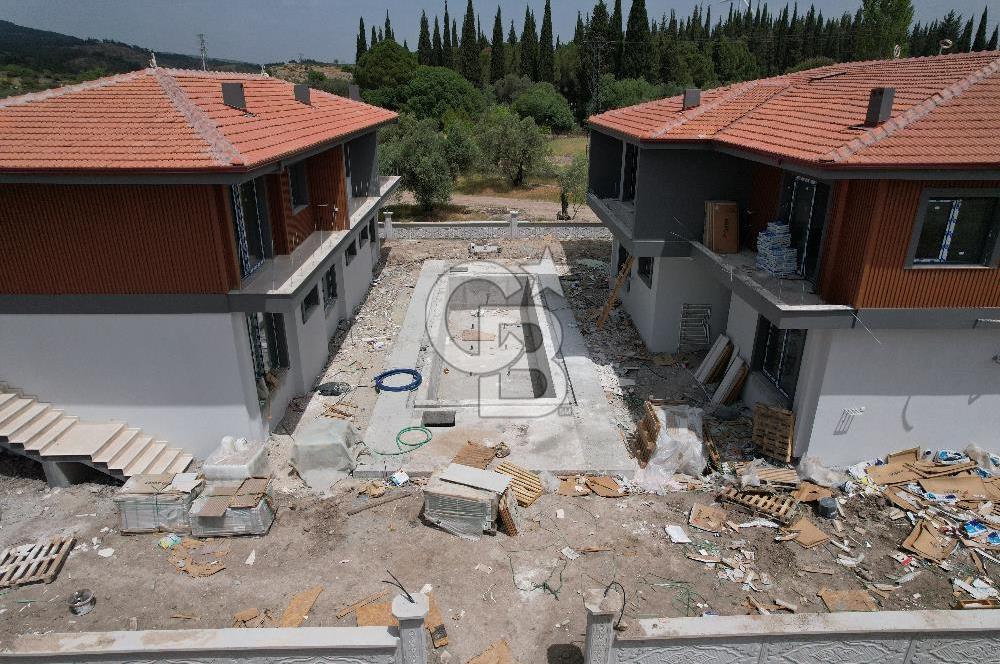 ÇANDARLIDA HAVUZLU SİTEDE SATILIK LÜKS 1+1 DAİRELER