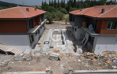 ÇANDARLIDA HAVUZLU SİTEDE SATILIK LÜKS 1+1 DAİRELER
