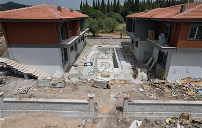 ÇANDARLIDA HAVUZLU SİTEDE SATILIK LÜKS 1+1 DAİRELER