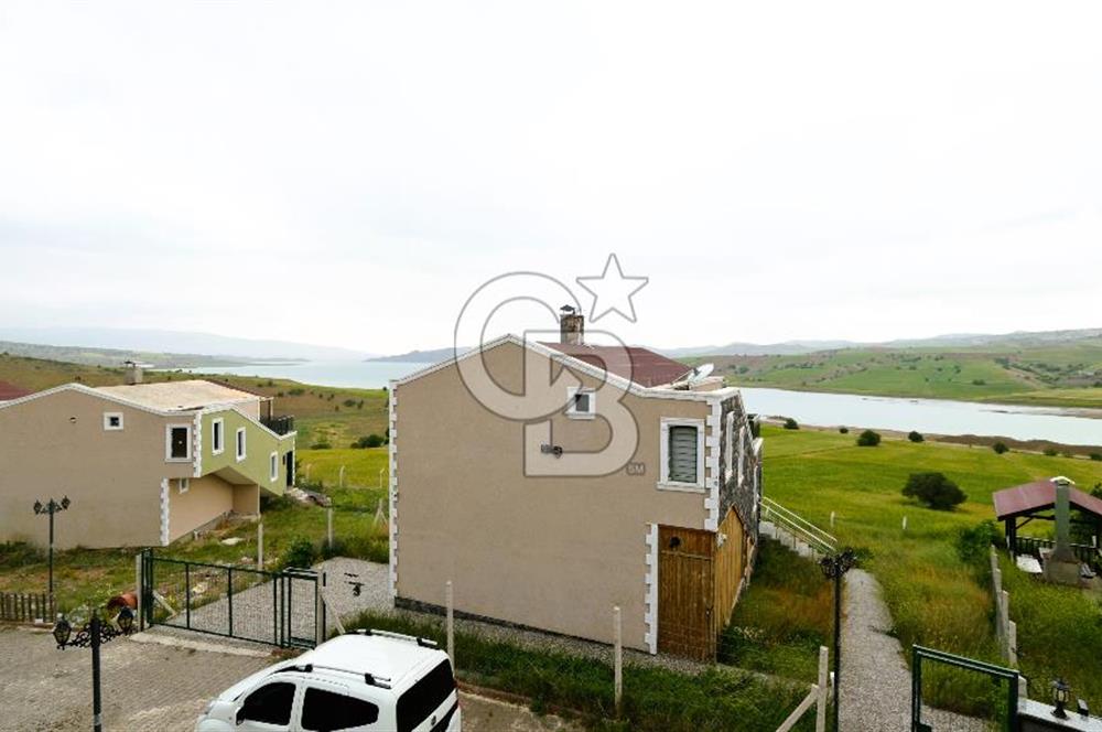 ÇUBUKTA GÖL MANZARALI SİTE İÇERİSİNDE MÜSTAKİL BAHÇELİ 3+1 VİLLA