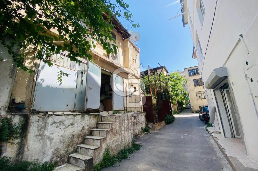 İZMİR KEMERALTI KESTELLİ MAHALLESİNDE SATILIK TARİHİ BİNA