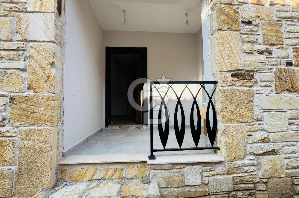 Foça Hacıveli Mahallesinde 2+1 Kiralık Bahçeli Villa