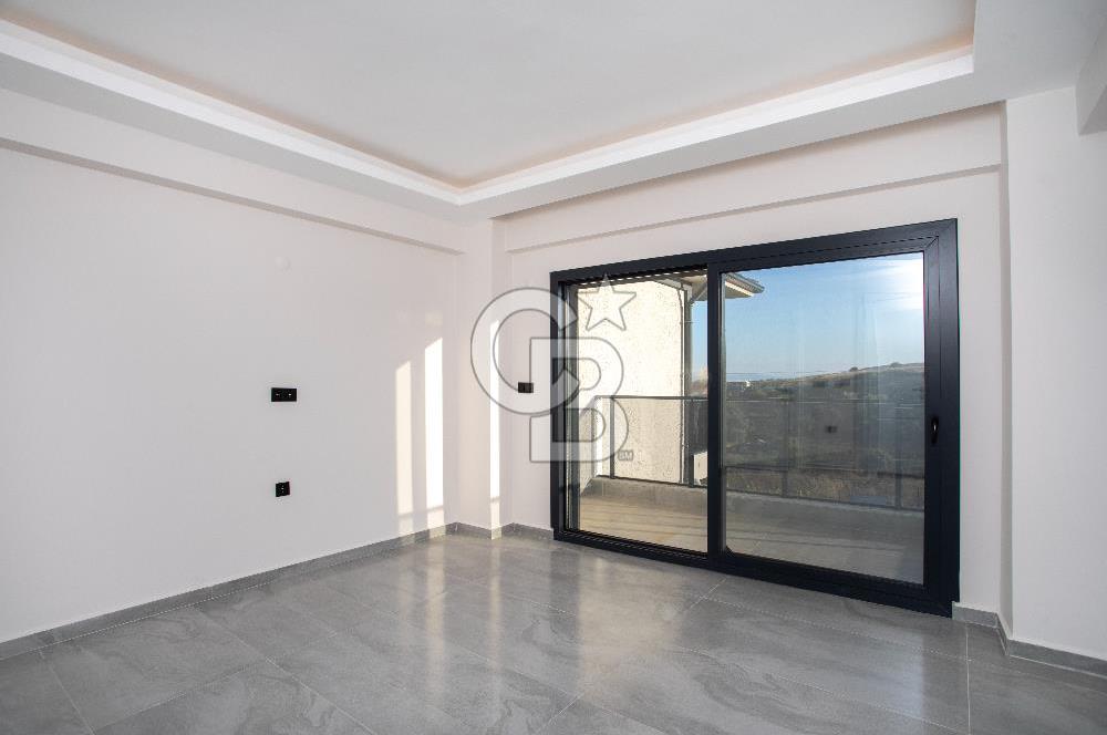 Foçaköyde Satılık Deniz Manzaralı 4+1 Havuzlu Villa