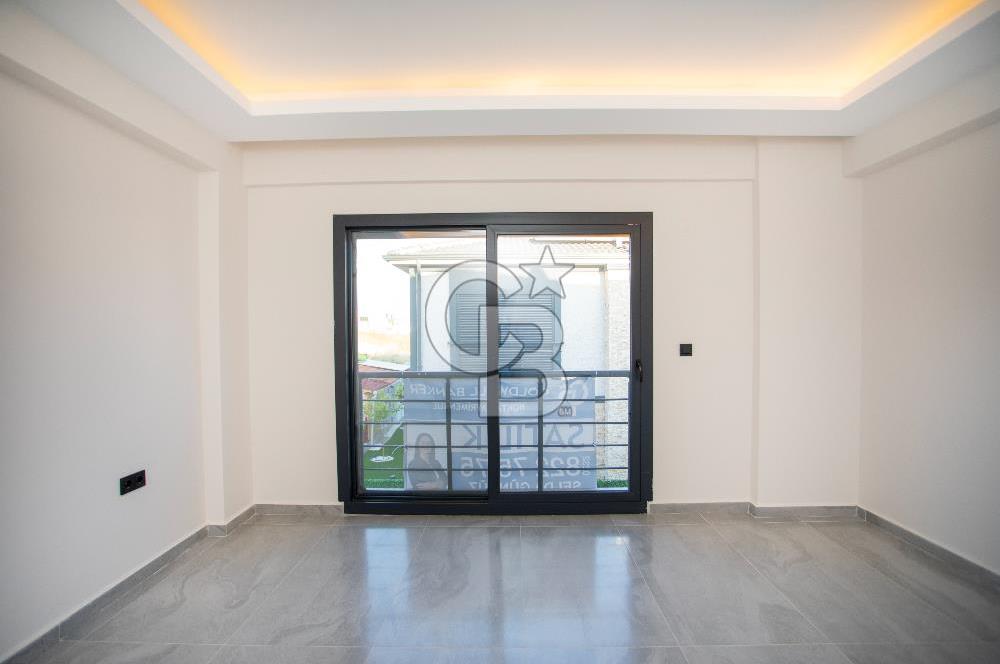 Foçaköyde Satılık Deniz Manzaralı 4+1 Havuzlu Villa