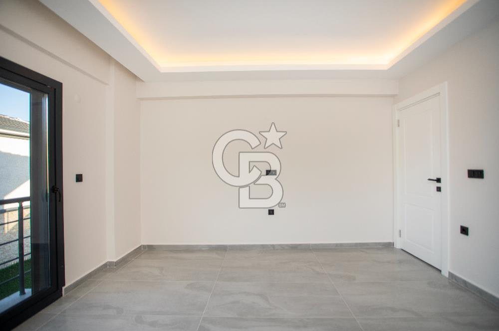 Foçaköyde Satılık Deniz Manzaralı 4+1 Havuzlu Villa
