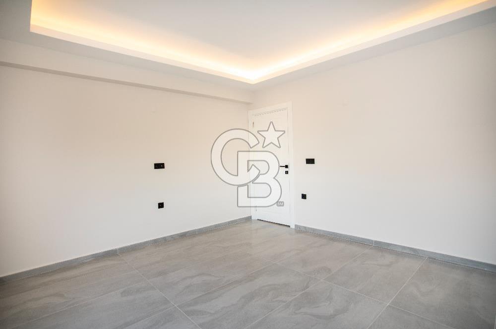 Foçaköyde Satılık Deniz Manzaralı 4+1 Havuzlu Villa