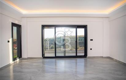 Foçaköyde Satılık Deniz Manzaralı 4+1 Havuzlu Villa