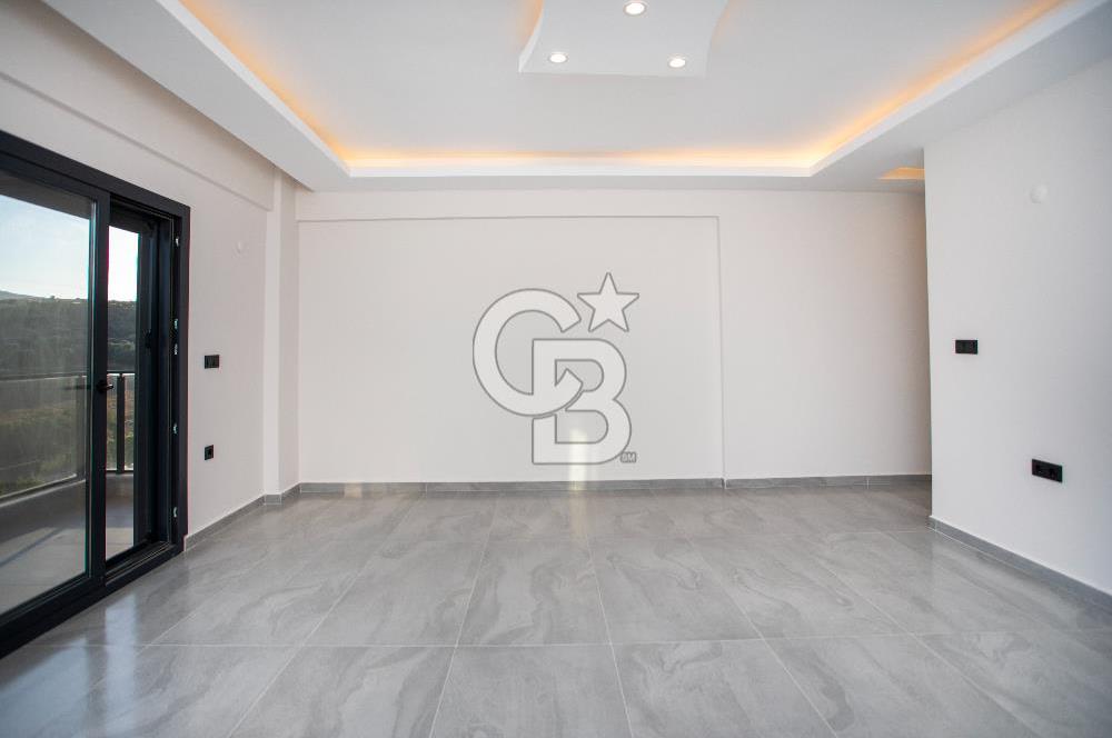 Foçaköyde Satılık Deniz Manzaralı 4+1 Havuzlu Villa