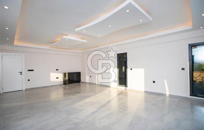 Foçaköyde Satılık Deniz Manzaralı 4+1 Havuzlu Villa