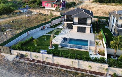 Foçaköyde Satılık Deniz Manzaralı 4+1 Havuzlu Villa