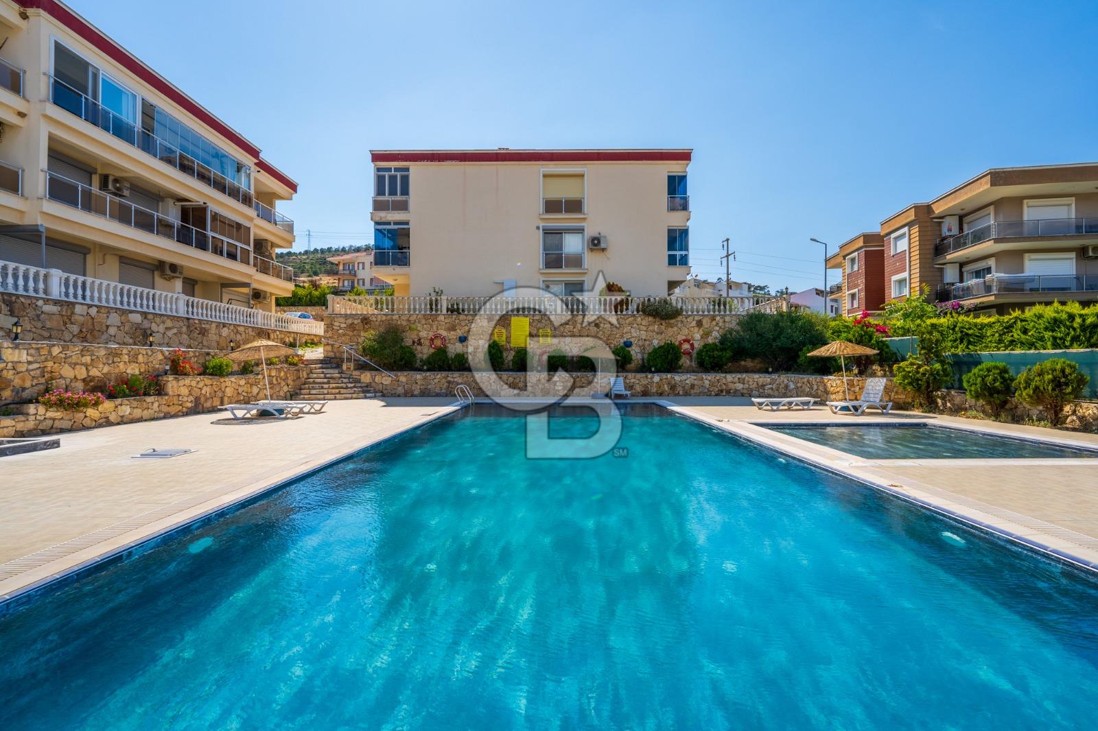 YENİFOÇA SİTE İÇİNDE HAVUZLU 2+1 SATILIK DAİRE