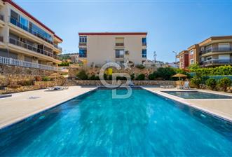 YENİFOÇA SİTE İÇİNDE HAVUZLU 2+1 SATILIK DAİRE