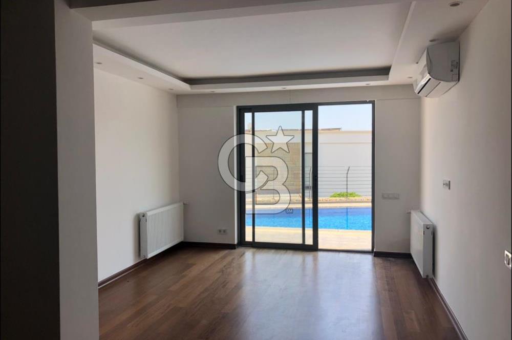 Bodrum Merkezde Müstakil Satılık Tripleks Havuzlu Villa