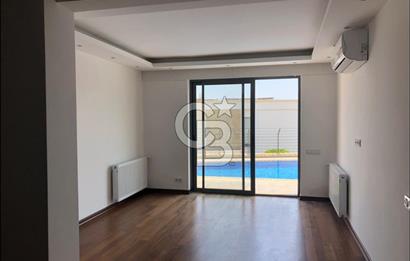 Bodrum Merkezde Müstakil Satılık Tripleks Havuzlu Villa
