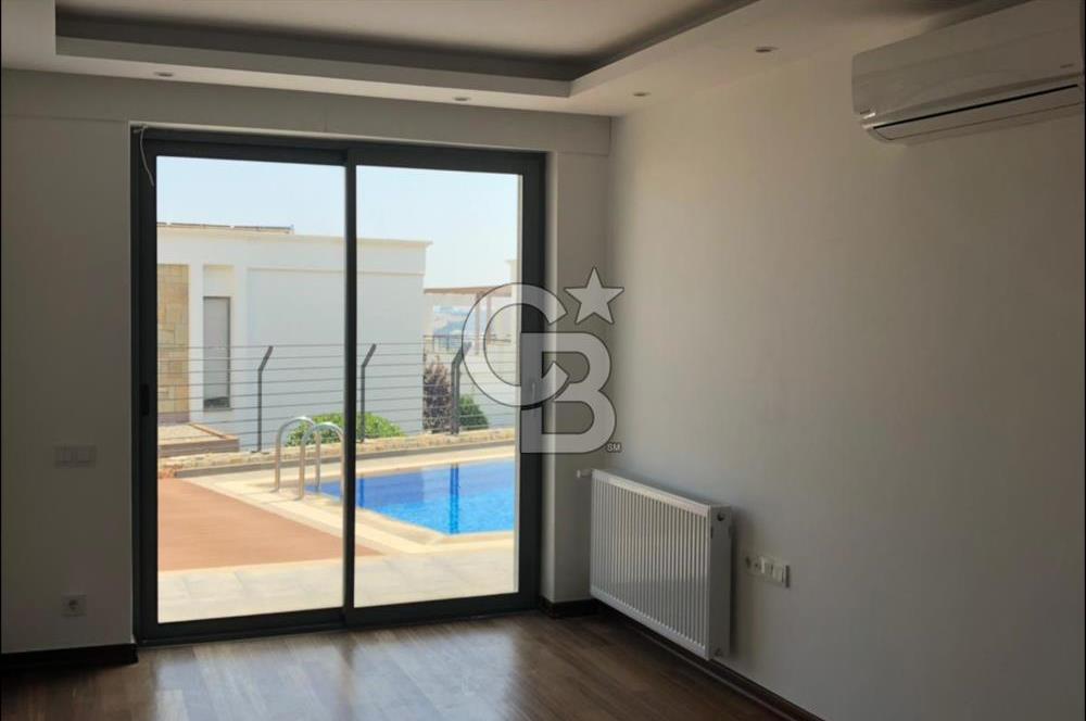 Bodrum Merkezde Müstakil Satılık Tripleks Havuzlu Villa