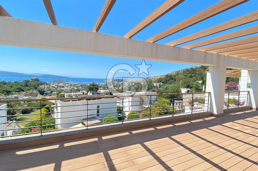 Bodrum Merkezde Müstakil Satılık Tripleks Havuzlu Villa
