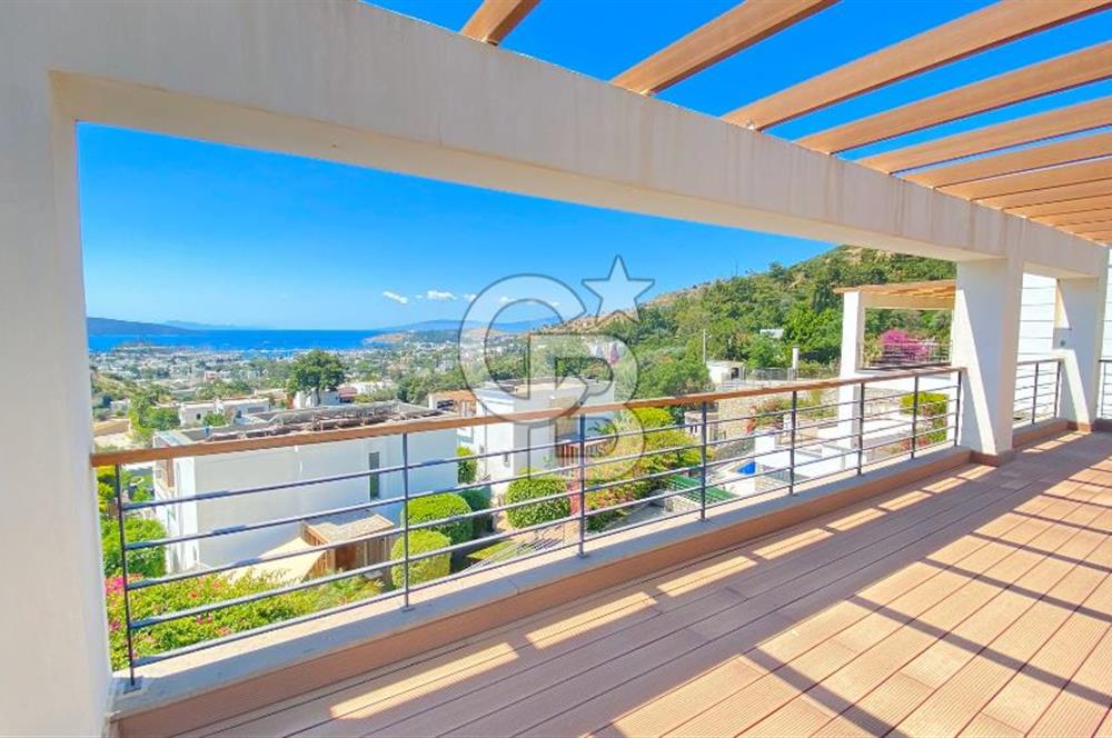 Bodrum Merkezde Müstakil Satılık Tripleks Havuzlu Villa