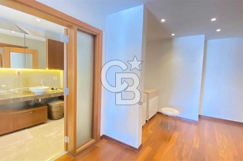 Bodrum Merkezde Müstakil Satılık Tripleks Havuzlu Villa