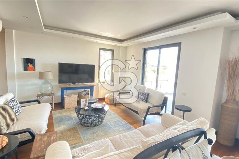 Bodrum Merkezde Müstakil Satılık Tripleks Havuzlu Villa